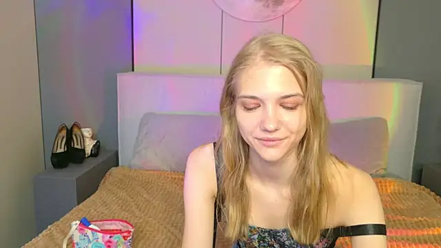 4example Chloe online show from 04/14/26, 05:45