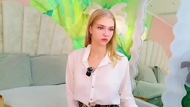 Snapshot of 4example_Chloe chatting on 07/08/26, 05:52 4example Chloe online show from 07/08/26, 05:52