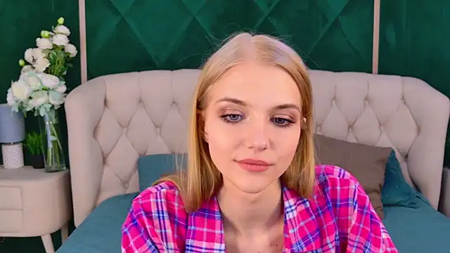 4example Chloe online show from 04/01/26, 01:52