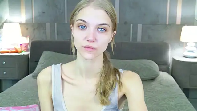 4example Chloe online show from 04/03/26, 05:47