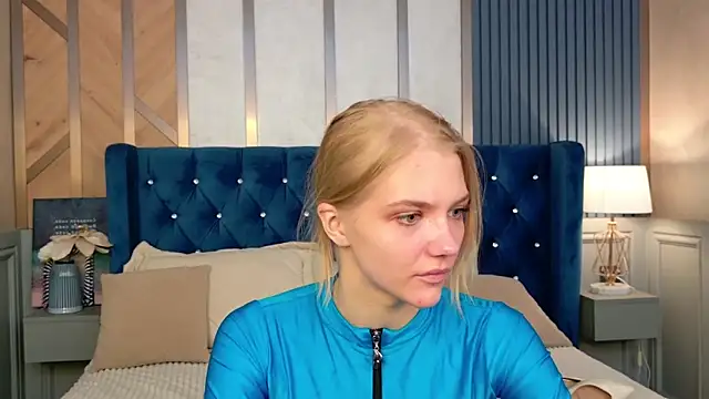 4example Chloe online show from 04/22/26, 05:25