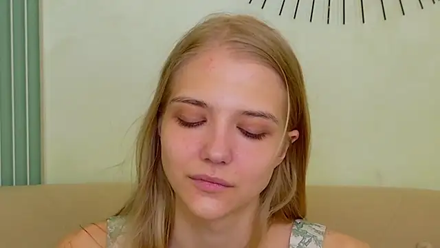 4example Chloe online show from 03/22/26, 10:39