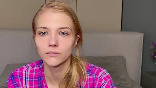 4example Chloe online show from 04/05/26, 05:47