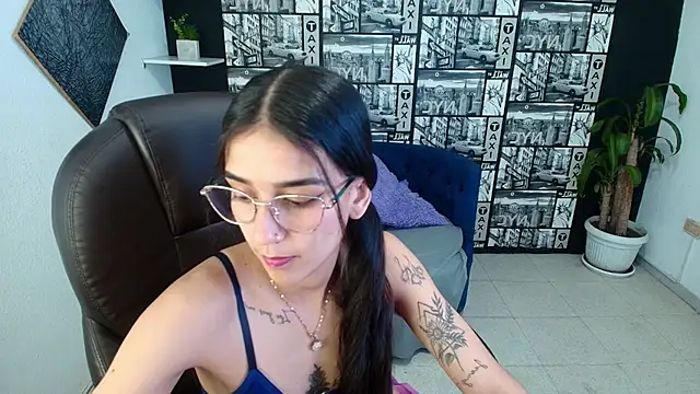 DanielaMonroe online show from 11/22/25, 09:35