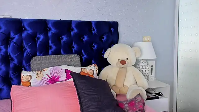 TANISHA HILL online show from 11/04/25, 07:50