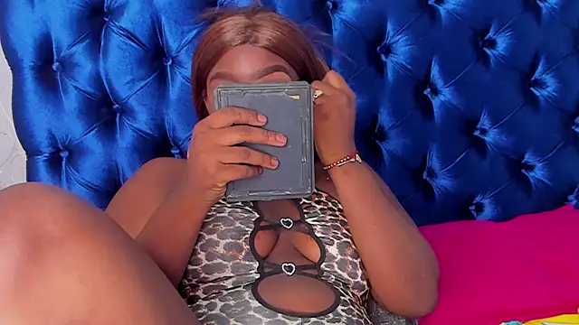 TANISHA HILL online show from 10/19/25, 02:20