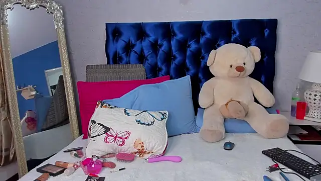 TANISHA HILL online show from 10/25/25, 04:22