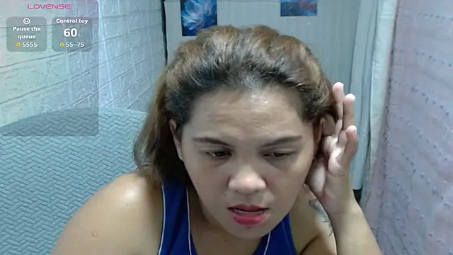 Snapshot of prettyxen14 chatting on 10/23/25, 05:44 prettyxen14 online show from 10/23/25, 05:44