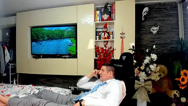 SpartacusDaddy48 online show from 04/15/26, 07:58