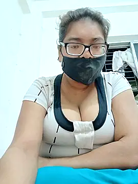 Snapshot of Elie_couple143 chatting on 09/28/25, 12:56 Elie couple143 online show from 09/28/25, 12:56