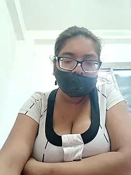 Snapshot of Elie_couple143 chatting on 10/02/25, 08:18 Elie couple143 online show from 10/02/25, 08:18