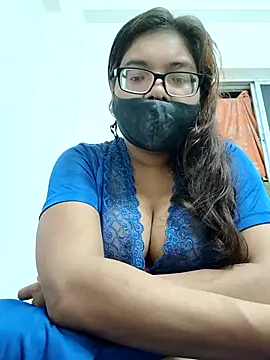 Snapshot of Elie_couple143 chatting on 10/19/25, 06:43 Elie couple143 online show from 10/19/25, 06:43