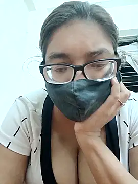 Snapshot of Elie_couple143 chatting on 09/25/25, 06:36 Elie couple143 online show from 09/25/25, 06:36