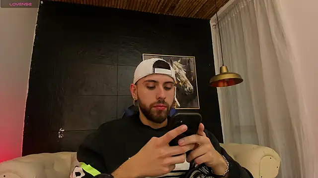 Maximo Wolff online show from 10/15/25, 08:06