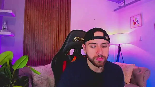 Snapshot of Maximo_Wolff chatting on 02/04/26, 07:53 Maximo Wolff online show from 02/04/26, 07:53