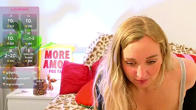 Snapshot of Stellapower chatting on 10/14/25, 01:01 Stellapower online show from 10/14/25, 01:01