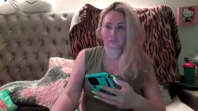 Snapshot of BigBoobsBlair chatting on 10/04/25, 05:20 BigBoobsBlair online show from 10/04/25, 05:20