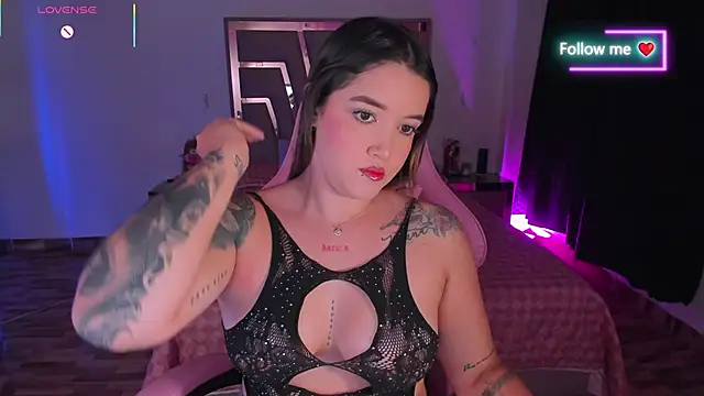 lunaarose online show from 02/25/26, 04:12