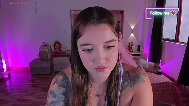 lunaarose online show from 04/11/26, 07:50