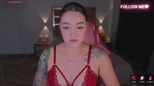 Snapshot of lunaarose chatting on 11/27/25, 12:44 lunaarose online show from 11/27/25, 12:44