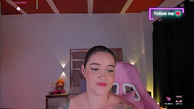 lunaarose online show from 04/11/26, 07:45