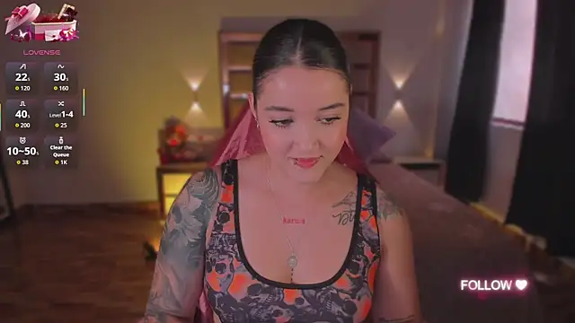 Snapshot of lunaarose chatting on 10/30/25, 03:31 lunaarose online show from 10/30/25, 03:31