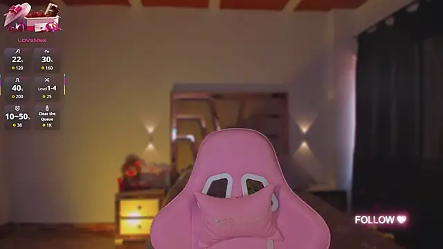 Snapshot of lunaarose chatting on 11/04/25, 04:33 lunaarose online show from 11/04/25, 04:33