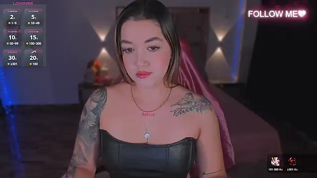 Snapshot of lunaarose chatting on 11/23/25, 02:43 lunaarose online show from 11/23/25, 02:43