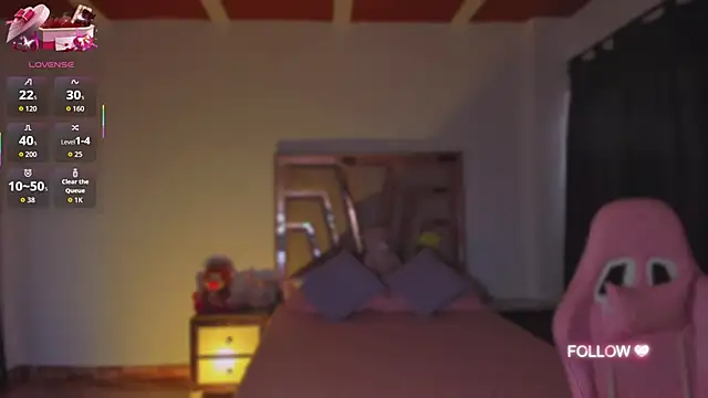 Snapshot of lunaarose chatting on 10/27/25, 04:08 lunaarose online show from 10/27/25, 04:08