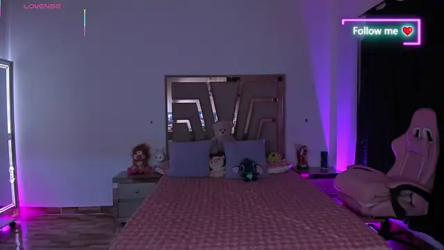 lunaarose online show from 04/15/26, 03:12