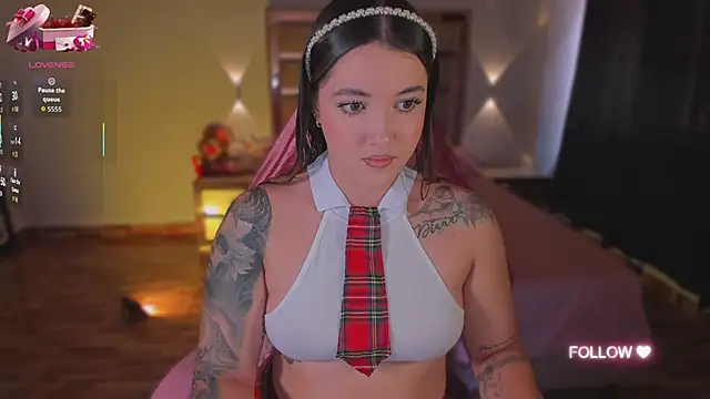 Snapshot of lunaarose chatting on 10/29/25, 04:06 lunaarose online show from 10/29/25, 04:06