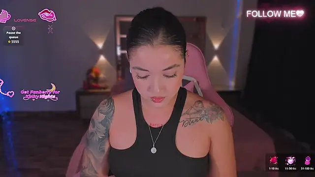 Snapshot of lunaarose chatting on 11/21/25, 01:48 lunaarose online show from 11/21/25, 01:48