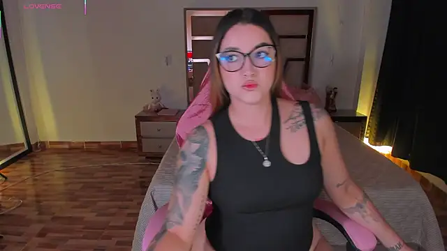 lunaarose online show from 12/19/25, 02:26