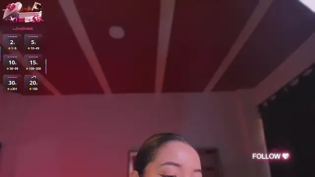 Snapshot of lunaarose chatting on 10/09/25, 04:29 lunaarose online show from 10/09/25, 04:29