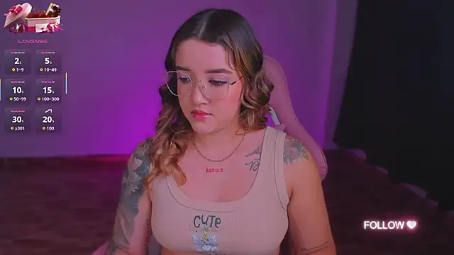 Snapshot of lunaarose chatting on 09/23/25, 04:30 lunaarose online show from 09/23/25, 04:30