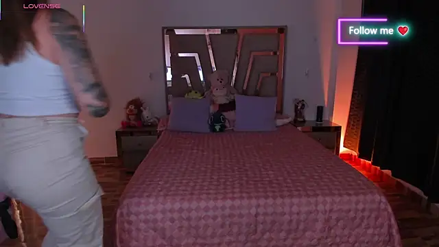 lunaarose online show from 04/20/26, 04:37