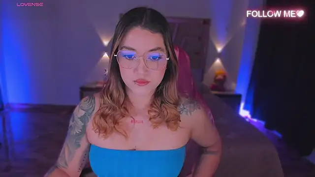 Snapshot of lunaarose chatting on 12/05/25, 12:54 lunaarose online show from 12/05/25, 12:54