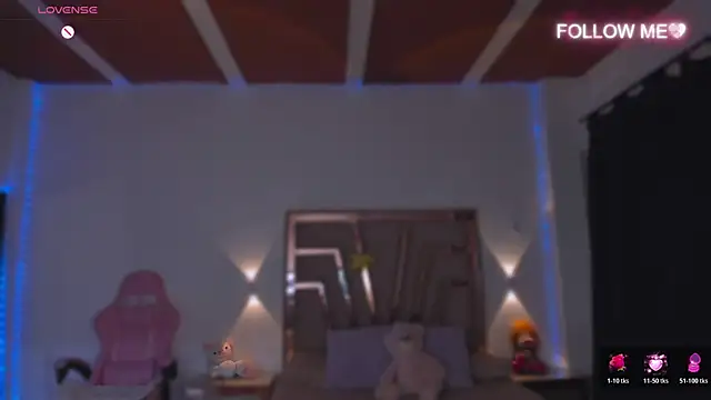 Snapshot of lunaarose chatting on 12/01/25, 12:44 lunaarose online show from 12/01/25, 12:44