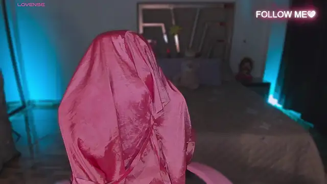 Snapshot of lunaarose chatting on 12/04/25, 01:37 lunaarose online show from 12/04/25, 01:37