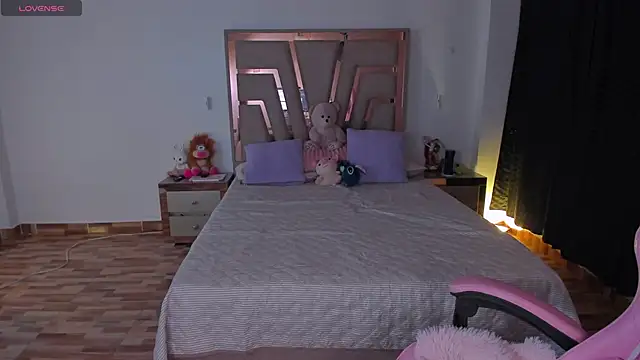 lunaarose online show from 04/07/26, 03:19