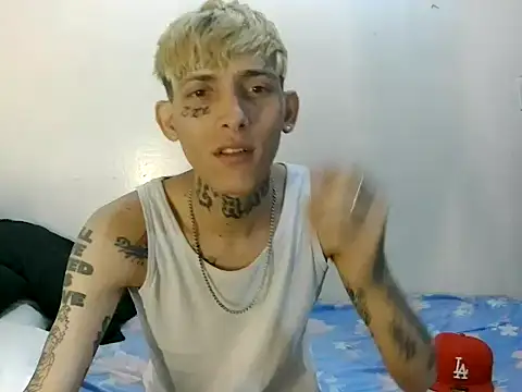 Snapshot of KinkyLatinCock chatting on 09/21/25, 05:29 KinkyLatinCock online show from 09/21/25, 05:29