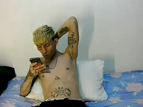 Snapshot of KinkyLatinCock chatting on 09/24/25, 11:43 KinkyLatinCock online show from 09/24/25, 11:43