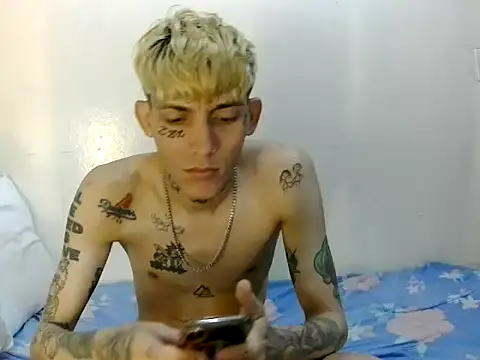 Snapshot of KinkyLatinCock chatting on 09/23/25, 02:13 KinkyLatinCock online show from 09/23/25, 02:13