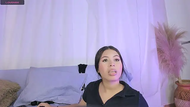 Snapshot of Star_party66 chatting on 01/06/26, 02:37 Star party66 online show from 01/06/26, 02:37