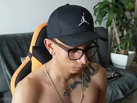 Snapshot of Vbenz28 chatting on 01/11/26, 03:30 Vbenz28 online show from 01/11/26, 03:30