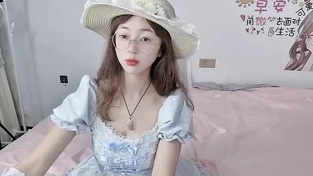 nini a online show from 09/19/25, 01:04