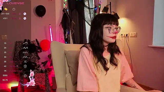 Misa Perfect online show from 10/31/25, 11:40