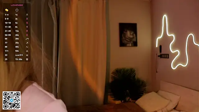 Snapshot of BeatrixCharton chatting on 10/18/25, 06:10 BeatrixCharton online show from 10/18/25, 06:10