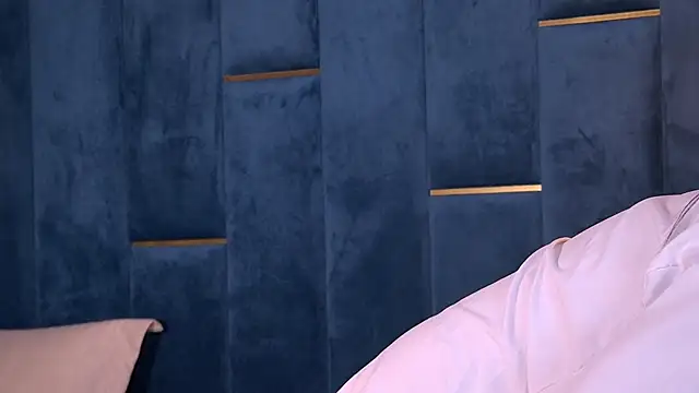 Snapshot of YasminaMoon chatting on 02/20/26, 04:31 YasminaMoon online show from 02/20/26, 04:31