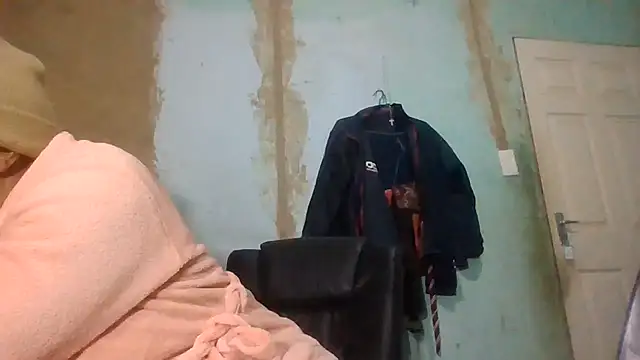 Snapshot of Nicky52 chatting on 06/18/26, 01:37 Nicky52 online show from 06/18/26, 01:37